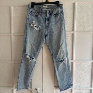 Light Blue Distressed Levi icon fit wedgie cropped Jeans